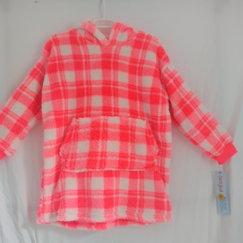 Cat & Jack. Sleepwear.Pink  and white  Quilted. 100% Polyester. made in china.